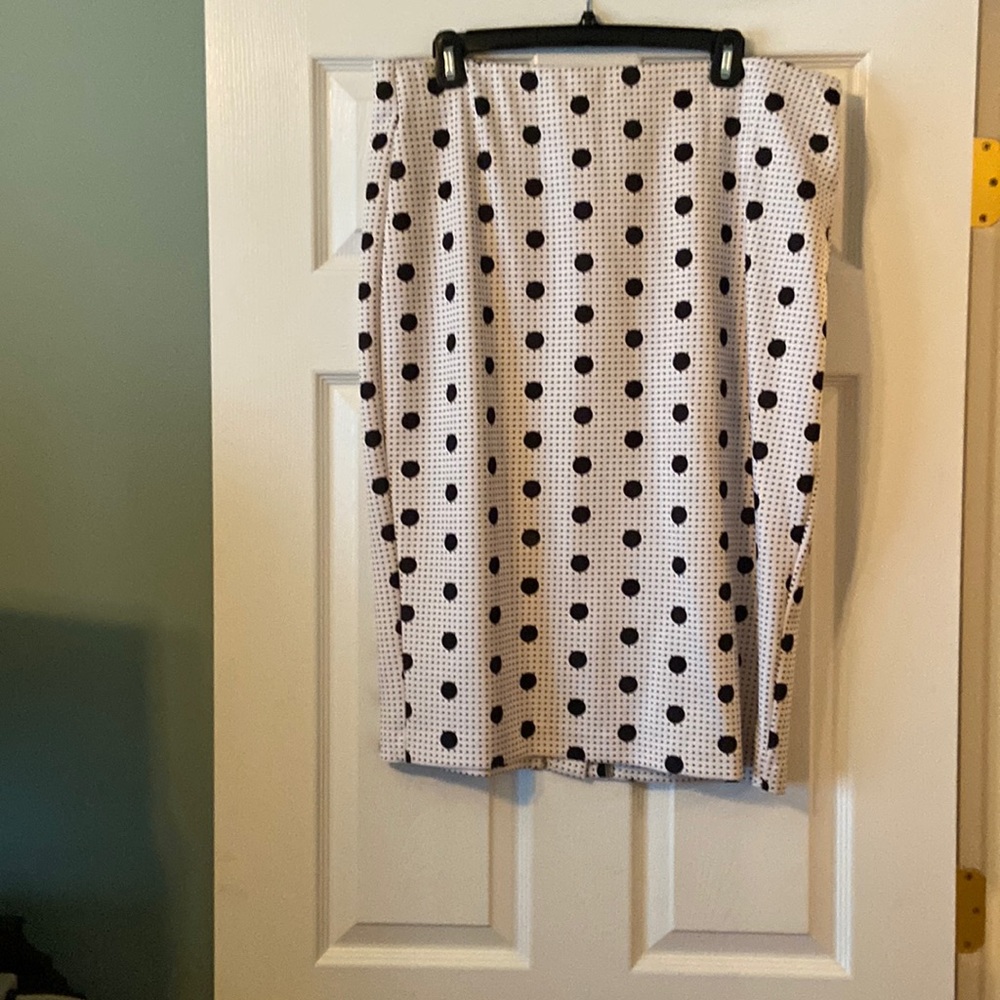 Eci white with back poka dots pencil skirt with split in the back